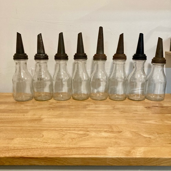 Sold! Vintage Motor Oil Glass Jars with Caddy - Picture 7 of 17